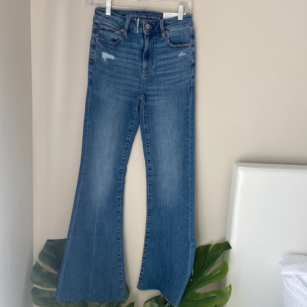 *NWT* American Eagle Super Hi-Rise Flare Jeans - Size 2